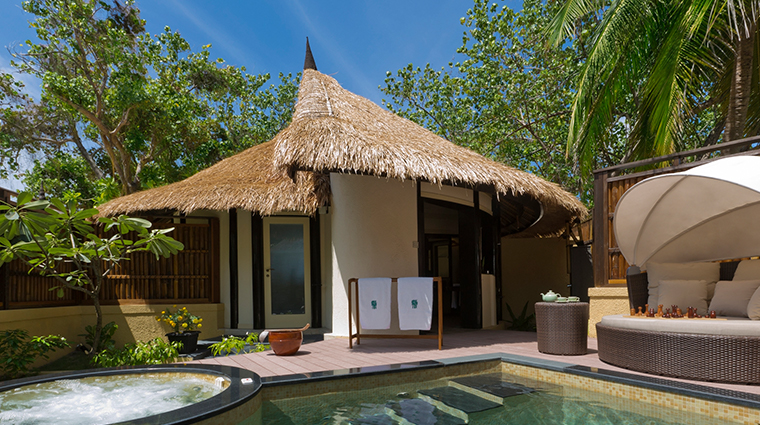 banyan tree vabbinfaru beachfront pool villa