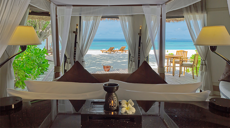 banyan tree vabbinfaru beachfront