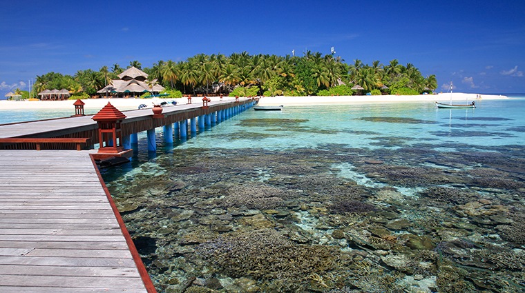 banyan tree vabbinfaru jetty walkway