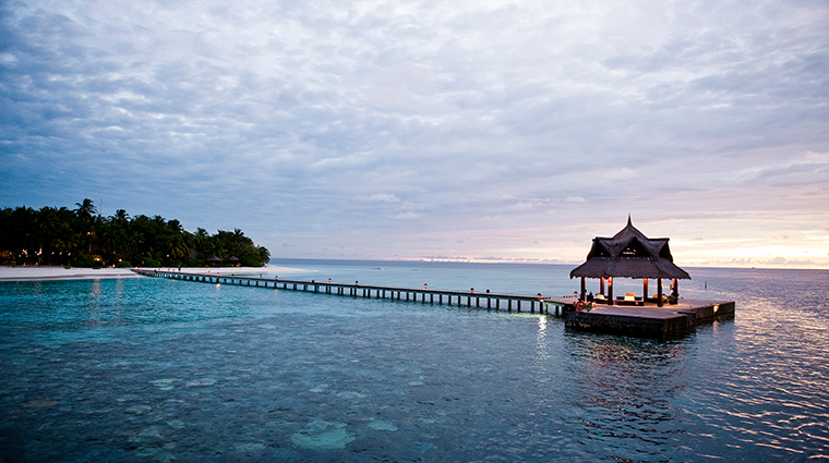 banyan tree vabbinfaru main jetty