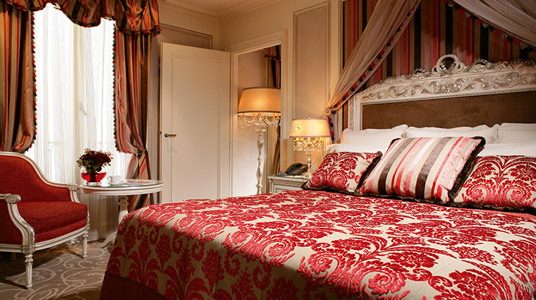 hotel balzac red suite bedroom