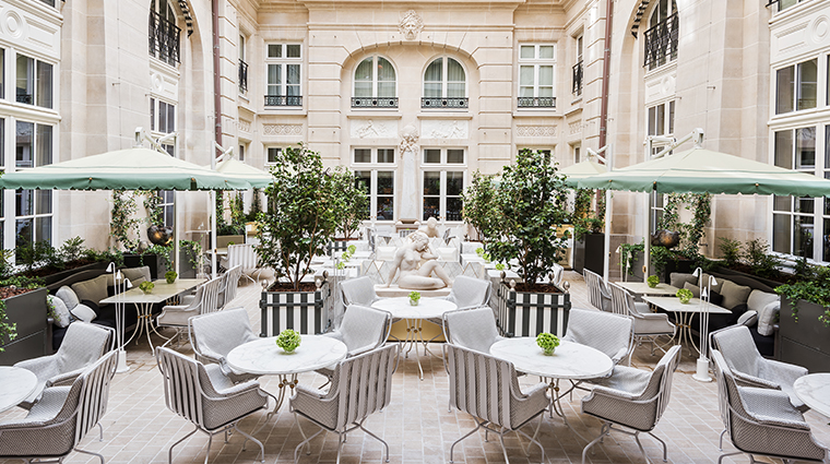 hotel de crillon a rosewood hotel Cour dhonneur