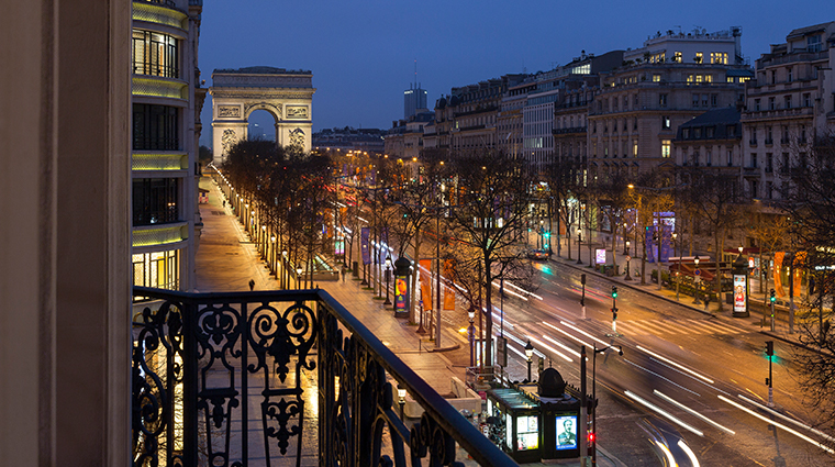 hotel le fouquets paris exterior night