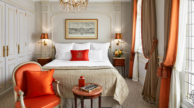 hotel plaza athenee paris new superior suite view