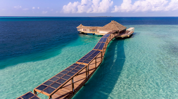 hurawalhi island resort solar panel