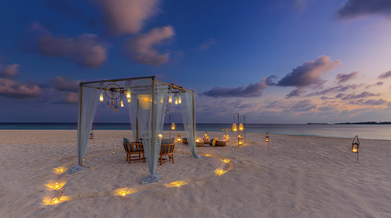 kudadoo maldives private island private beach dinner