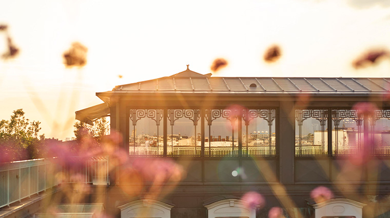 le meurice dorchester collection belle etoile suite terrace detail3