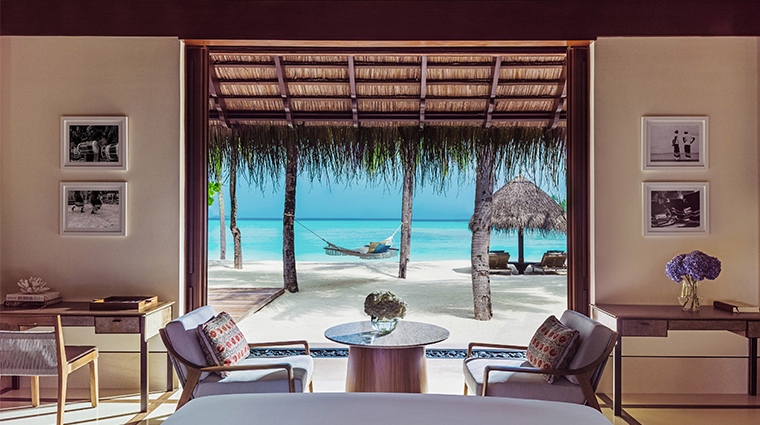 oneonly reethi rah beach villa bed