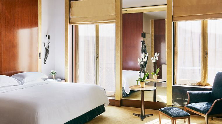 park hyatt paris vendome deluxe bedroom2023