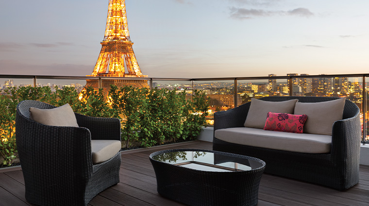 shangri la hotel paris La Suite Shangri La terrace night