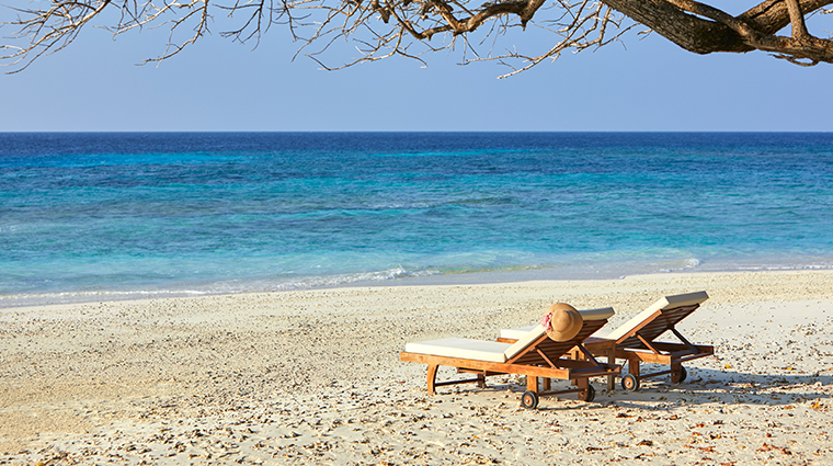 taj coral reef resort spa maldives beach