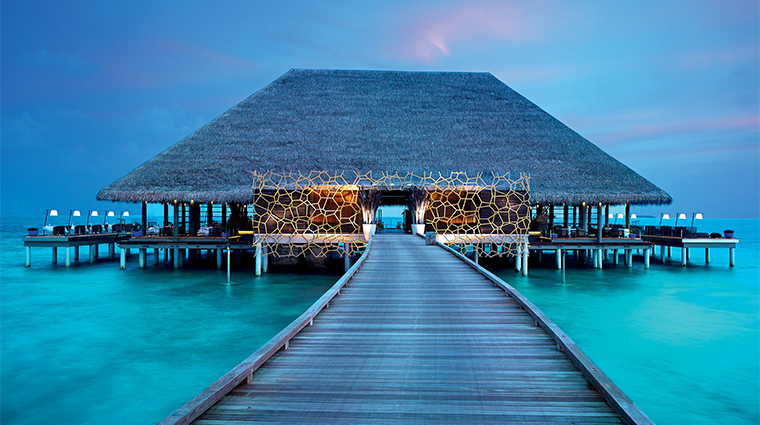 velaa private island aragu restaurant cru lounge exterior1